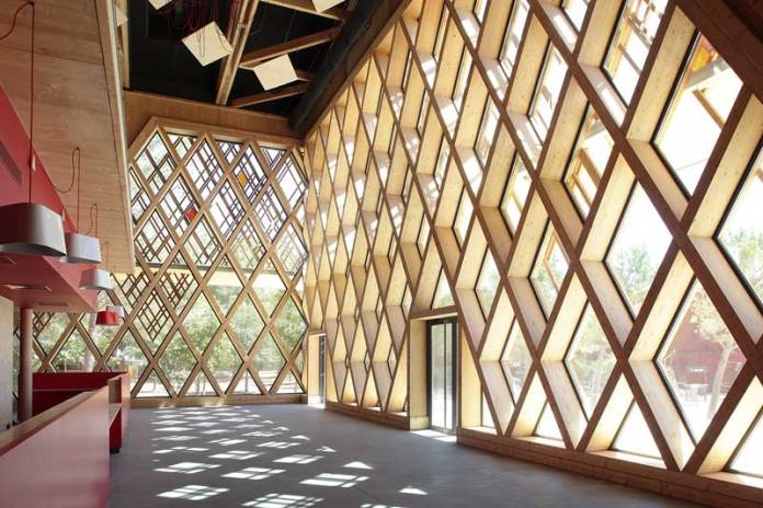 22 ejemplos de espectaculares estructuras de madera diseñadas por arquitectos de todo el mundo